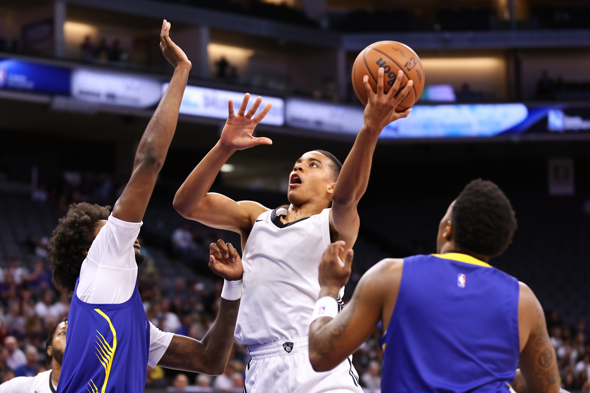 J9九游会体育 - 路易斯维尔新星米卡尔·布朗 Jr.：夏季联赛首秀绽放 NBA 梦想 - J9九游会体育